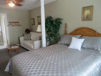 Bed & Breakfast Gardenia Bed & Breakfast Niagara Falls