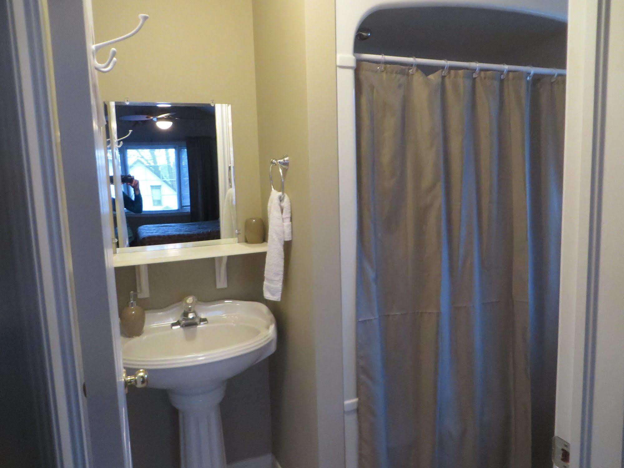 Gardenia Bed & Breakfast Bed & Breakfast Niagara Falls