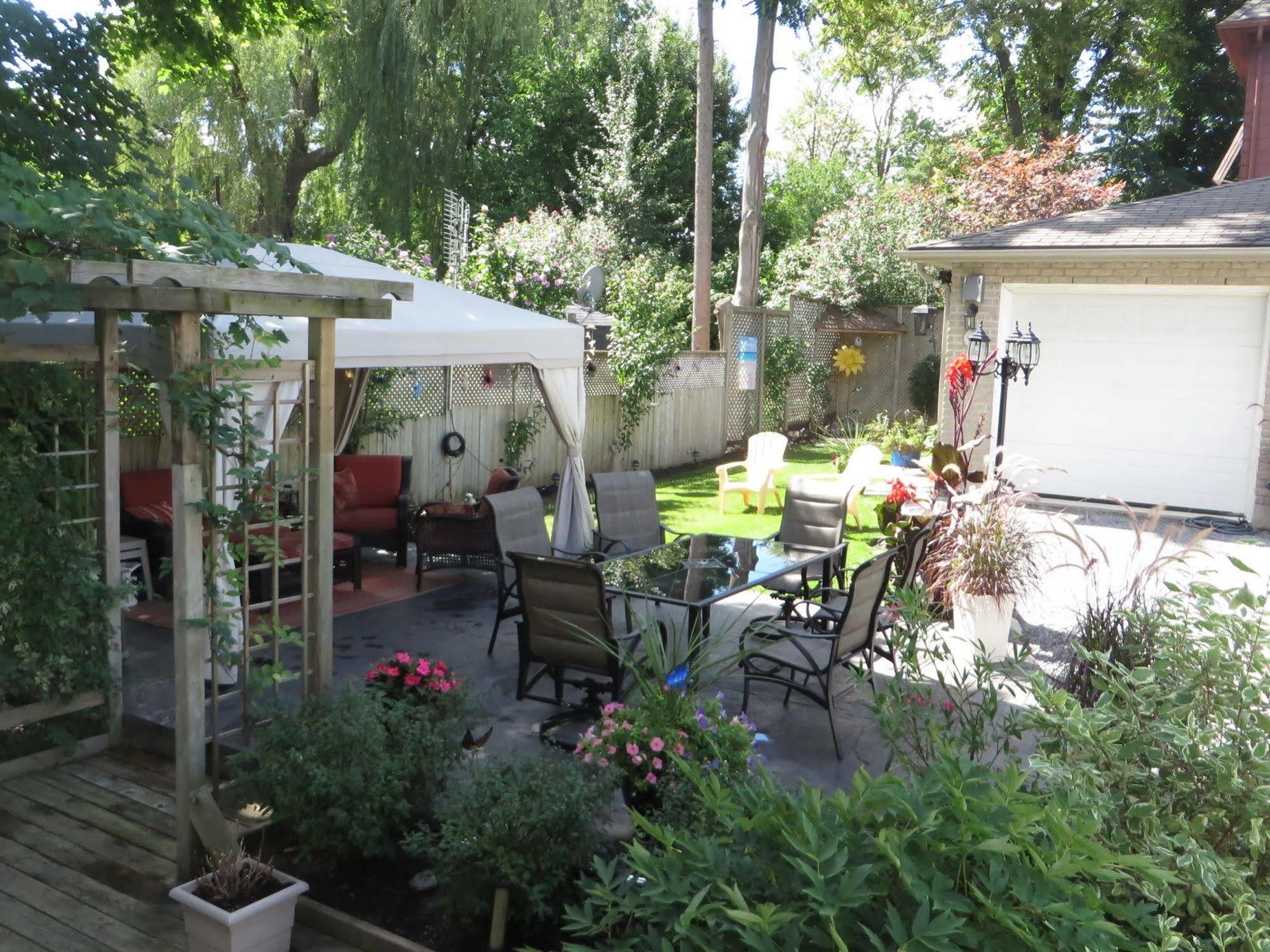 Gardenia Bed & Breakfast Niagara Falls